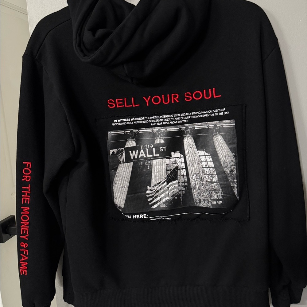 Maniere De Voir Black and Red Graphic Sweater